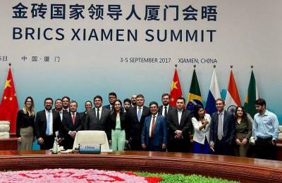 Governador visita Centro dos BRICS e assina acordo para implantação de escritório